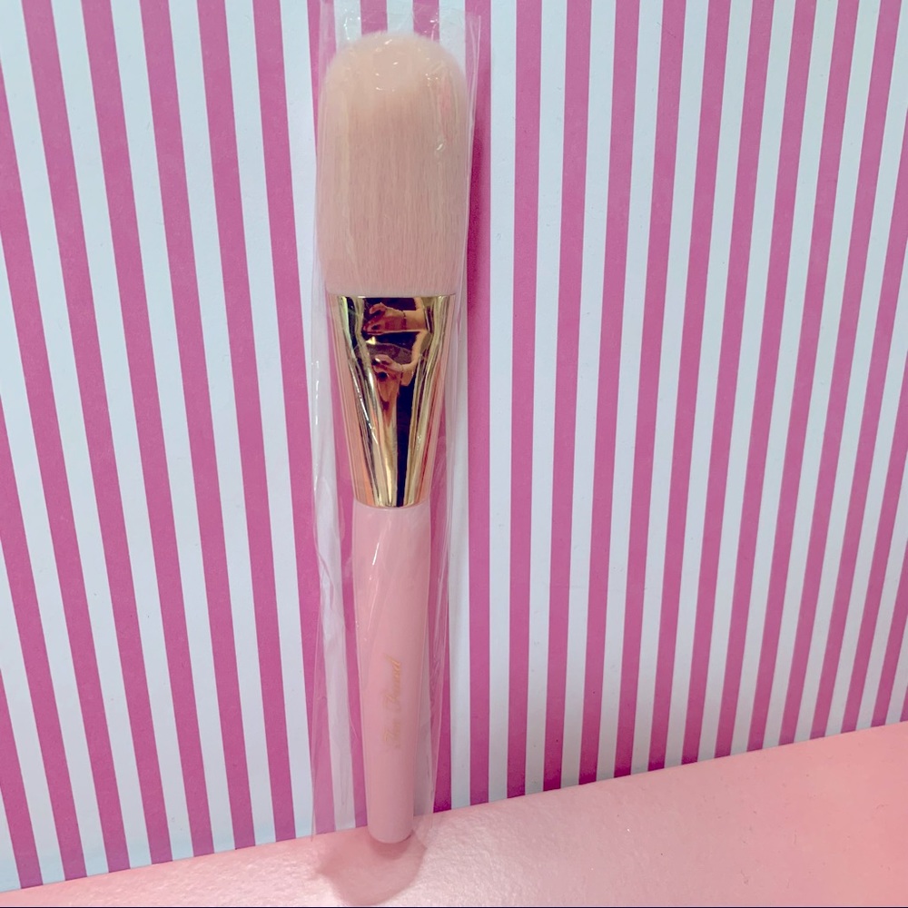 Too Faced Powder Brush